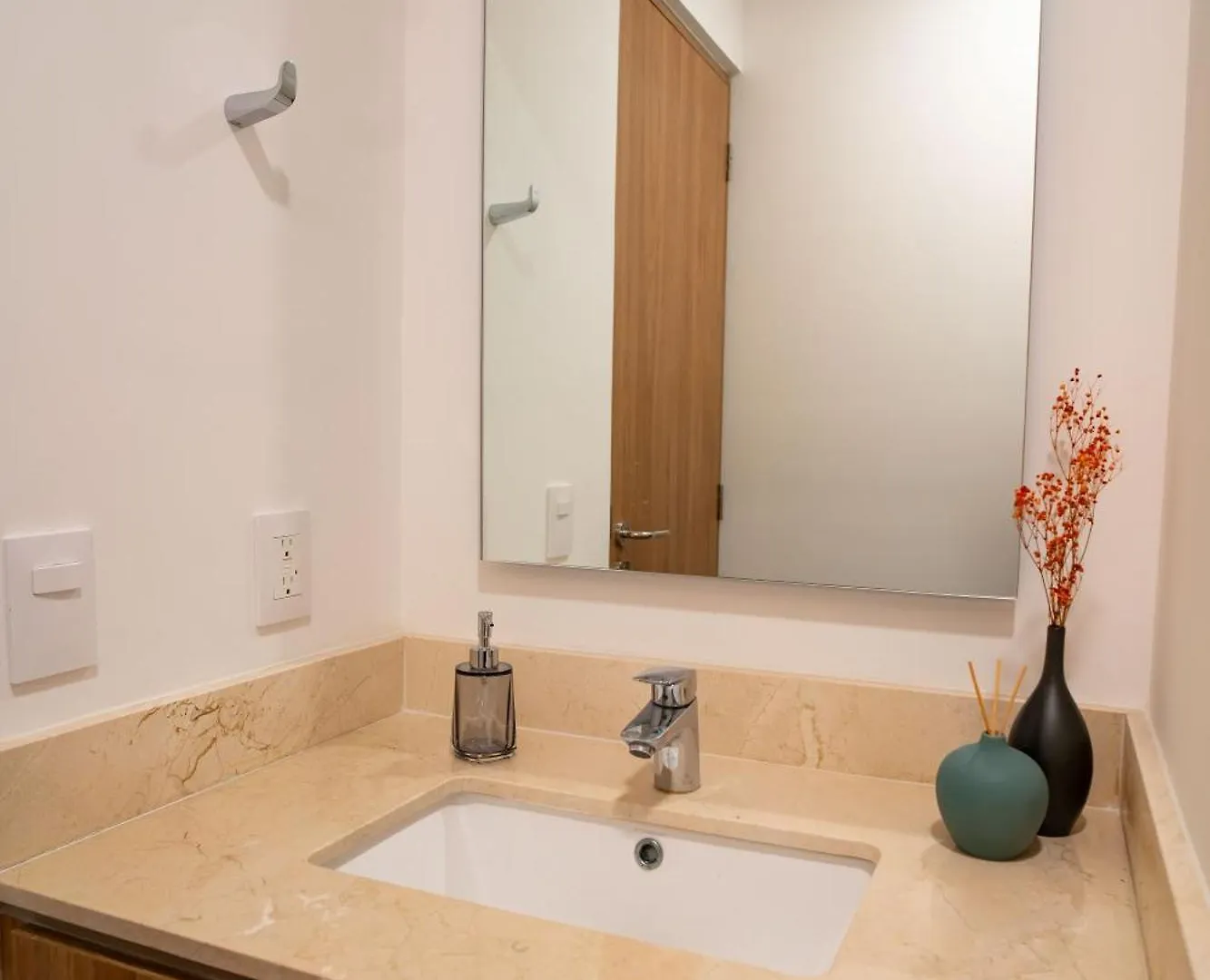 12173 Brand New Lux Signature Condo Us Consulate Merida